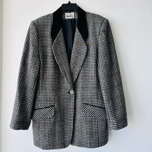 Women's Houndstooth Blazer with Black Collar
